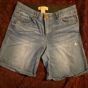 Democracy shorts EUC